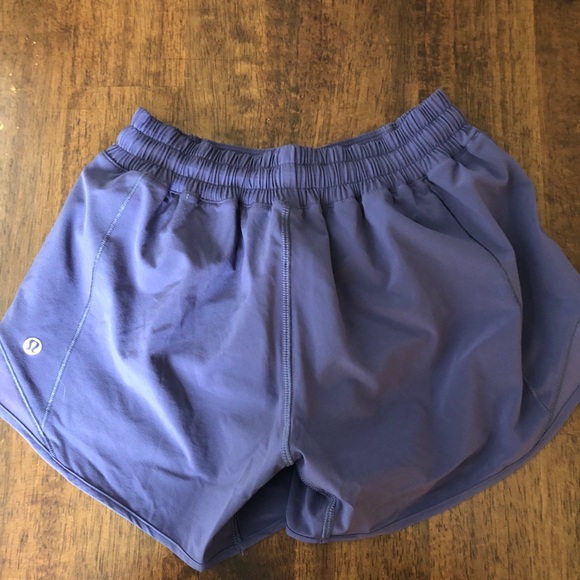 Lululemon size 4 hotty hot 4” - Picture 2 of 4
